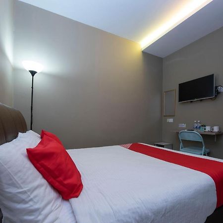 Oyo 90231 Hotel By The Park Plt Джохор-Бару Экстерьер фото