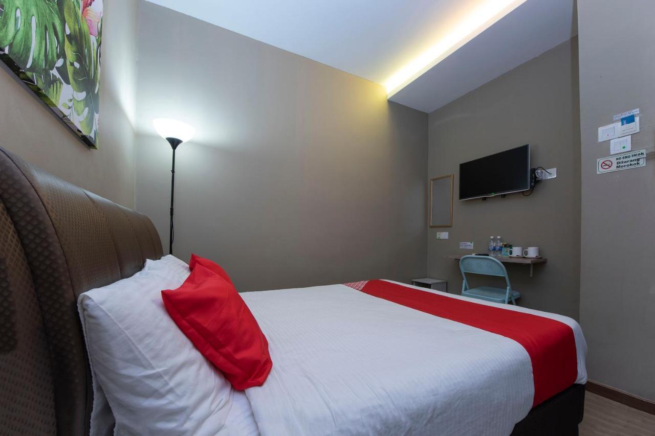 Oyo 90231 Hotel By The Park Plt Джохор-Бару Экстерьер фото
