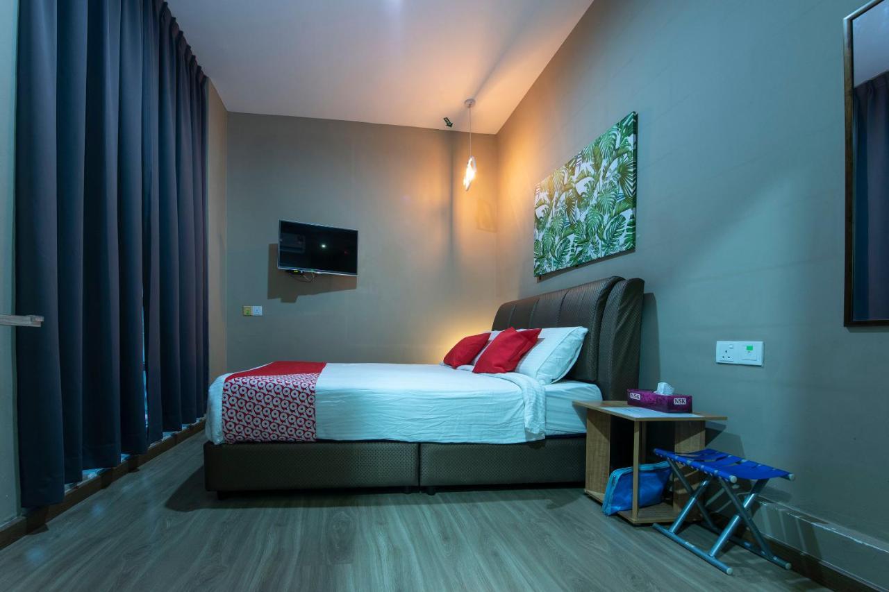 Oyo 90231 Hotel By The Park Plt Джохор-Бару Экстерьер фото