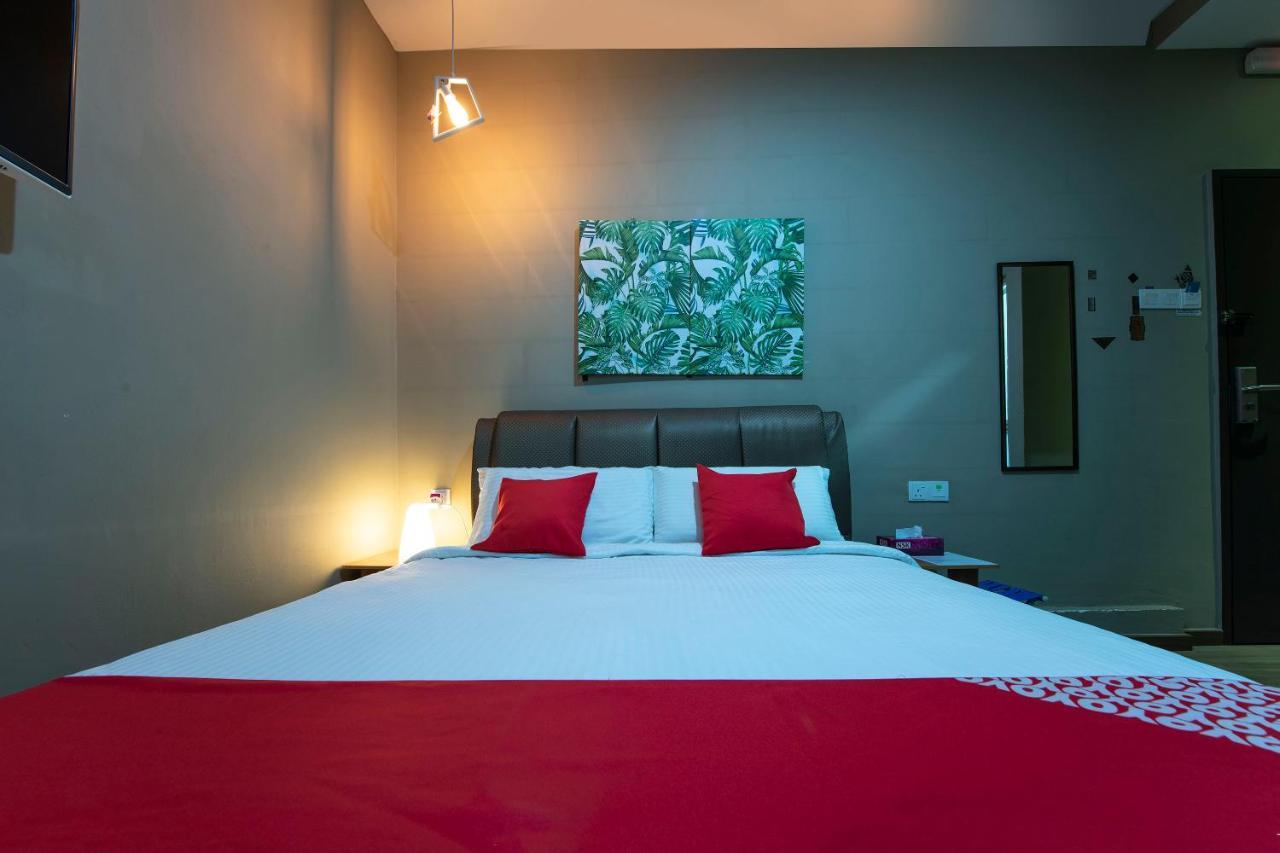 Oyo 90231 Hotel By The Park Plt Джохор-Бару Экстерьер фото