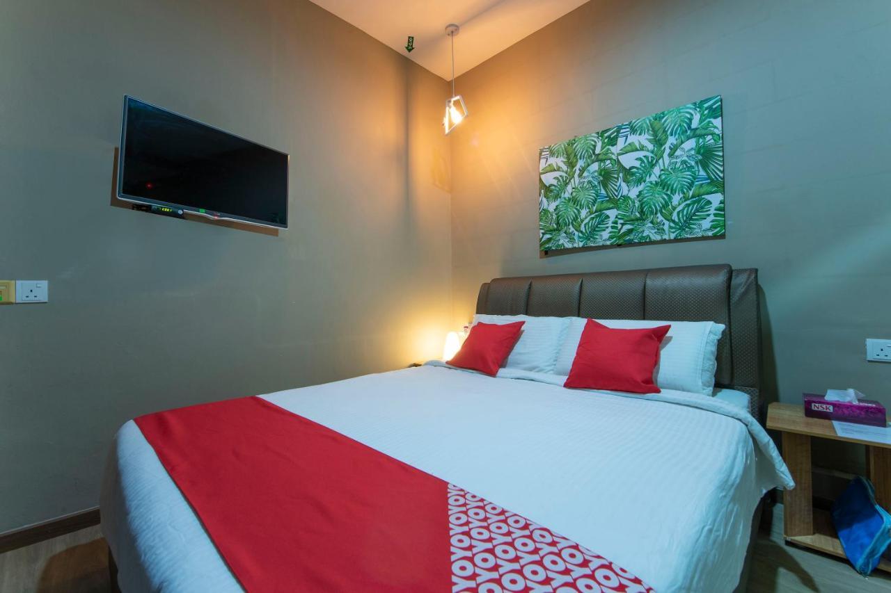 Oyo 90231 Hotel By The Park Plt Джохор-Бару Экстерьер фото